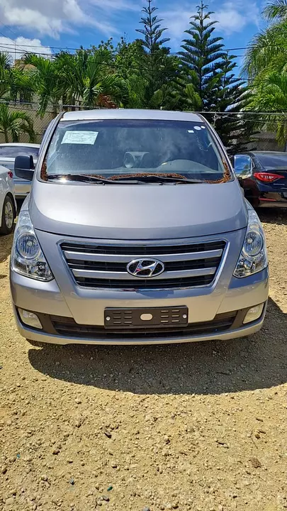 Corotos HYUNDAI GRAND STAREX GRIS 2017