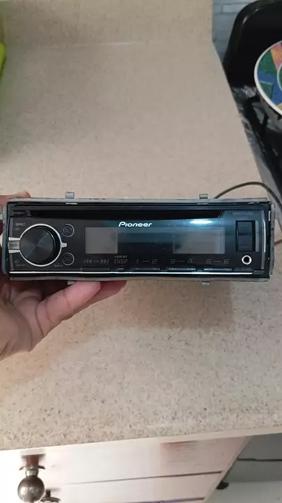 limpieza y mantenimiento de un radio de carro antiguo Pioneer 