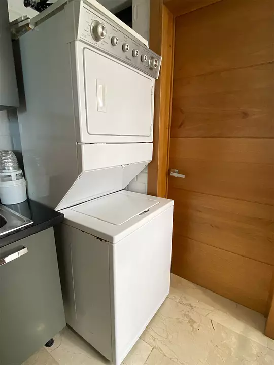 Corotos  LAVADORA/SECADORA WHIRLPOOL, 35 LIBRAS, TIPO TORRE