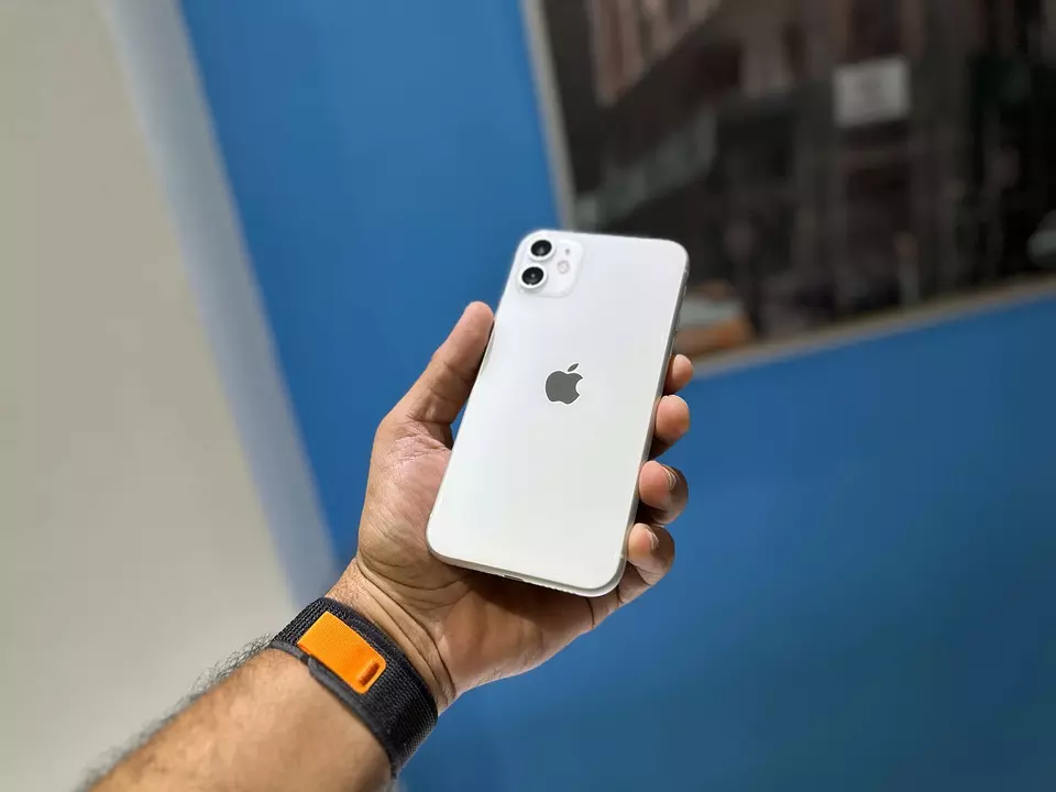 Corotos  Vendo iPhone 11 64GB Blanco Como Nuevo, Desbloqueado, RD$ 20,500  NEG