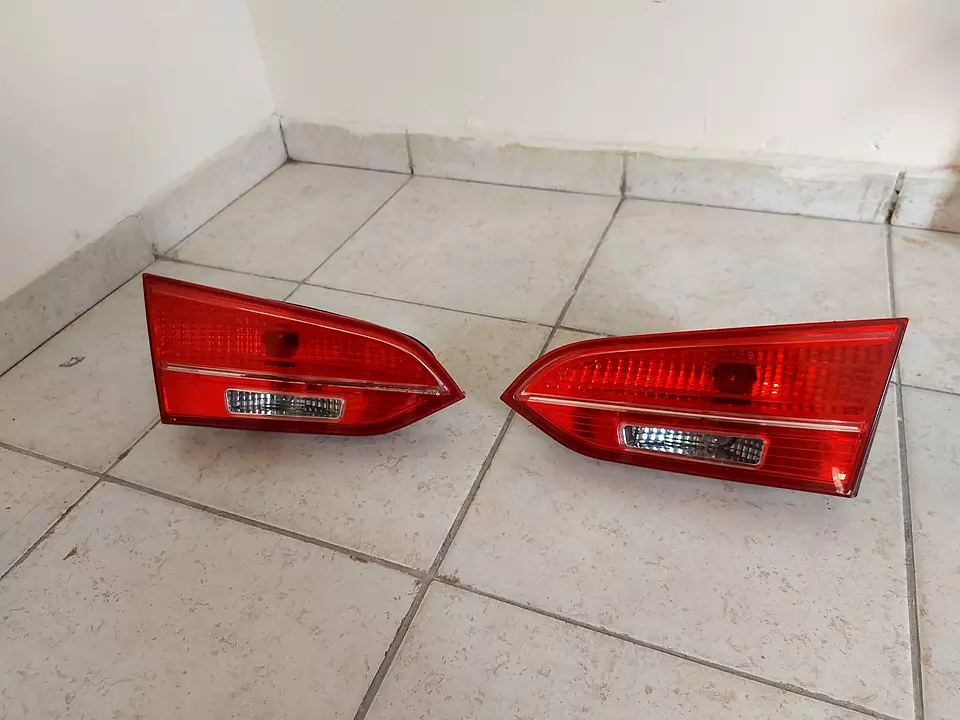 Corotos Mica de Compuerta Hyundai Santa Fe 20132016