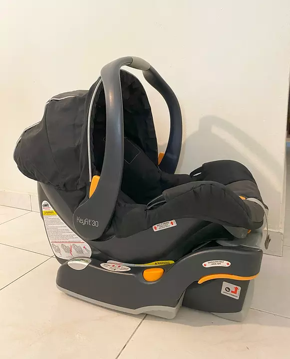 Corotos | Car seat de bebe con base para el vehiculo y coche incluidos.