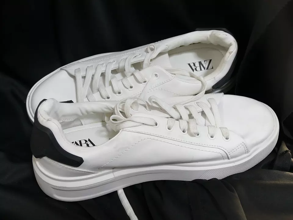 Corotos TENIS HOMBRE. MARCA ZARA. SIZE 40. BLANCOS