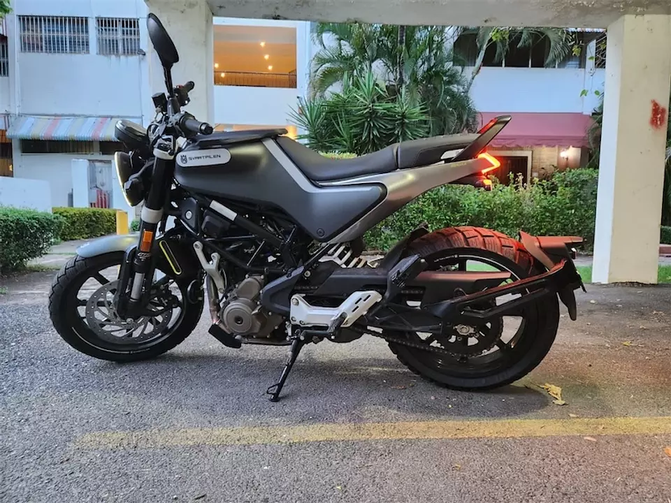 husqvarna svartpilen 250cc