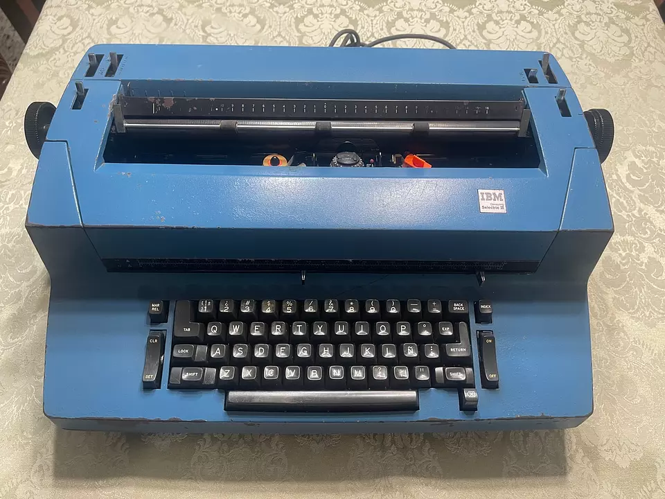 Corotos | La máquina de escribir electrica marca IBM Selectric II