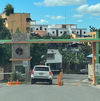 casas - Oportunidad única: casa familiar en Los Hidalgos, km 14 Aut. Duarte.