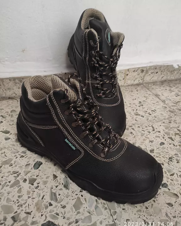 Botas negras hombre en Santo Domingo