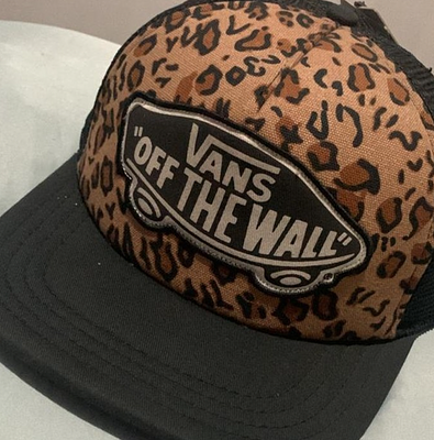 Gorra hotsell vans leopardo