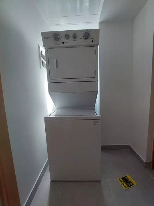 Corotos  LAVADORA/SECADORA WHIRLPOOL, 35 LIBRAS, TIPO TORRE