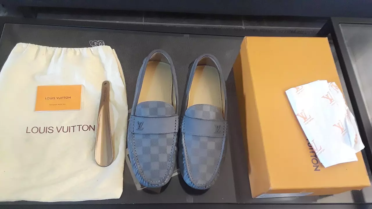 Corotos  Zapatos Size 9 de la marca Luis Vuitton Original