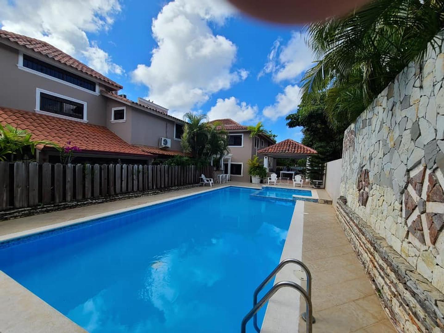 Corotos | Casa Tipo Townhouse, Ubicada En Buena Vista Norte, La Romana.