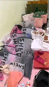 ropa para mujer - Ropa Shein 40 piezas incluye carteras , sandalias y ropa . Por 15 mil pesos 