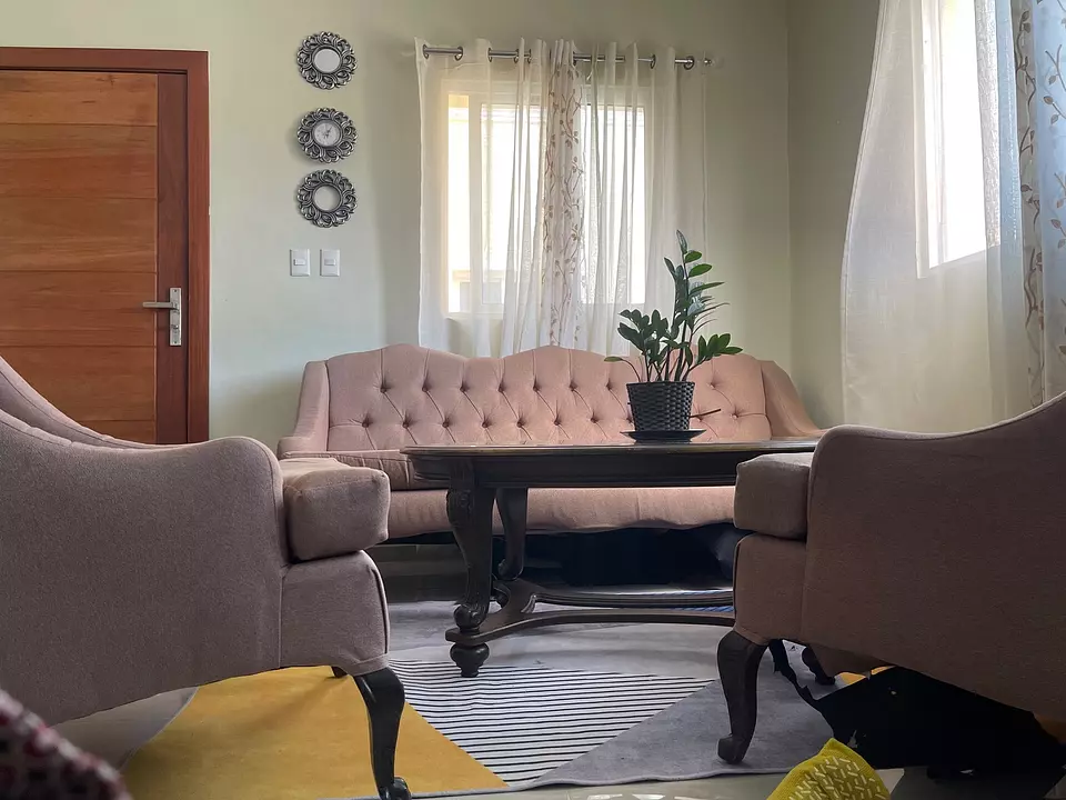 Corotos Muebles usados en caoba en buen estado,no incluye la mesa