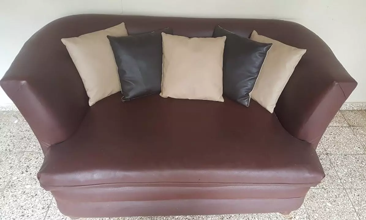 Corotos vendo sofa usado en vinil marron del mejor