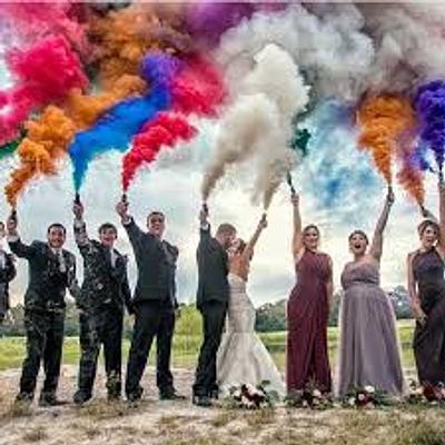 Funnyprops - Bengalas de humo varios colores 💙💚💛🧡💜 #funnyprops # bengalas #colores #bombasdehumo #bengalasdehumo #colors #💜 #💙 #💚 #💛  #events #props #party #envios