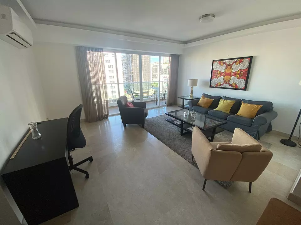 Apartamento en Naco con Piscina