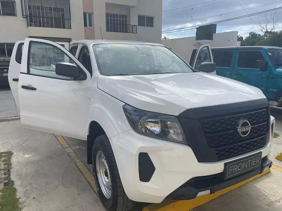 Corotos Vendo Nissan Frontier S 2024 4x4 automática.