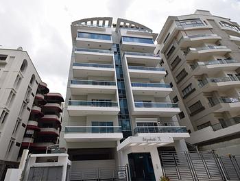 apartamentos - Alquilo amplio apartamento en Naco de 3 habitaciones.